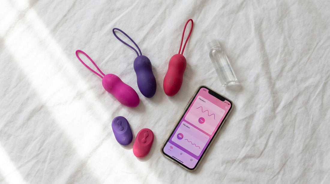 Sélection d'œufs vibrants en silicone rose et violet posés sur linge blanc, guide d'achat