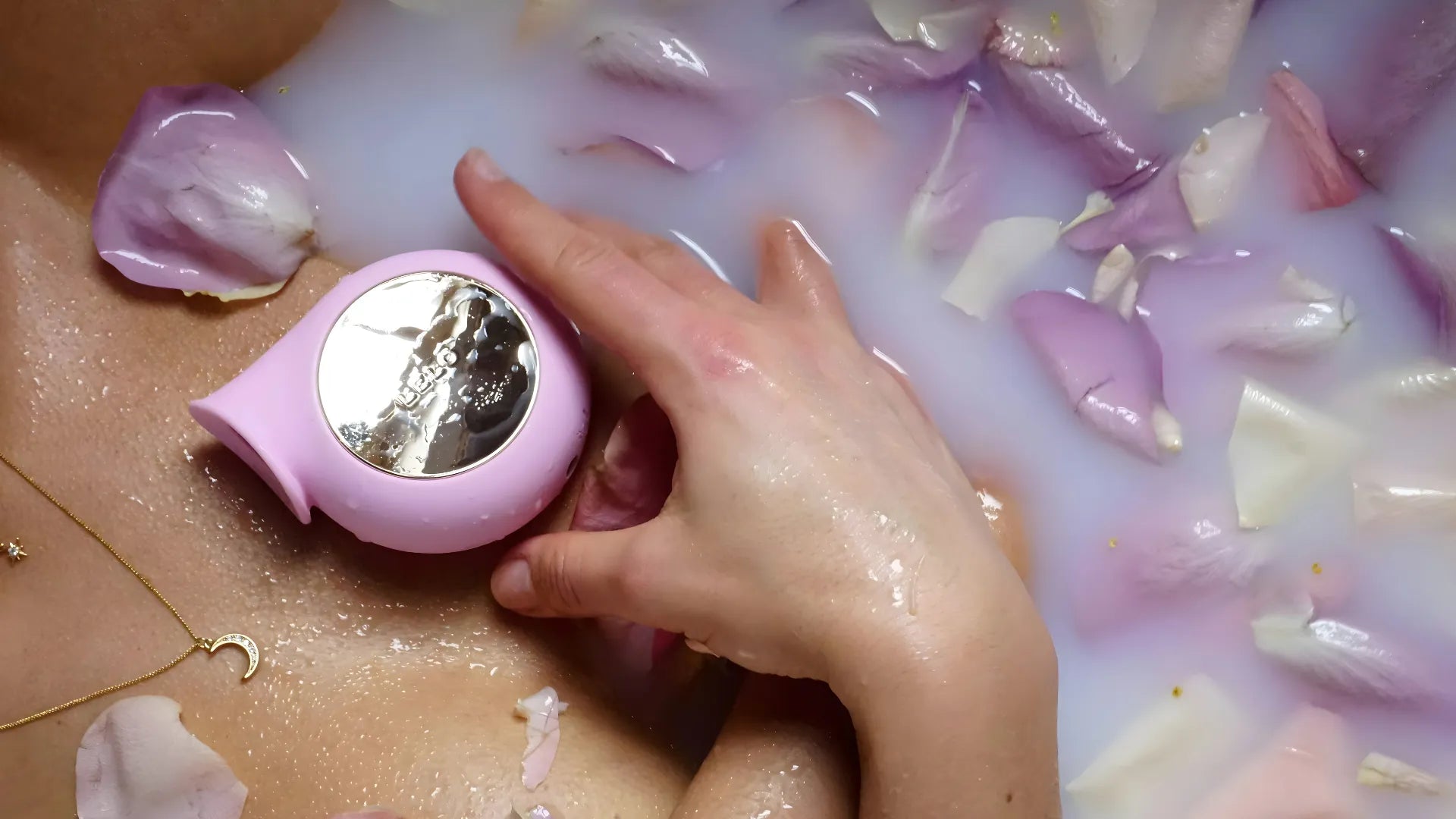 Image d’une gamme de sextoys Lelo sur fond violet uni pour collection LELO.