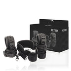 fetish submissive position maitre avec 4 menottes doublees de noprene