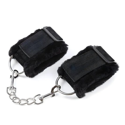 ohmama fetish attentes poignets doublees de fourrure 1