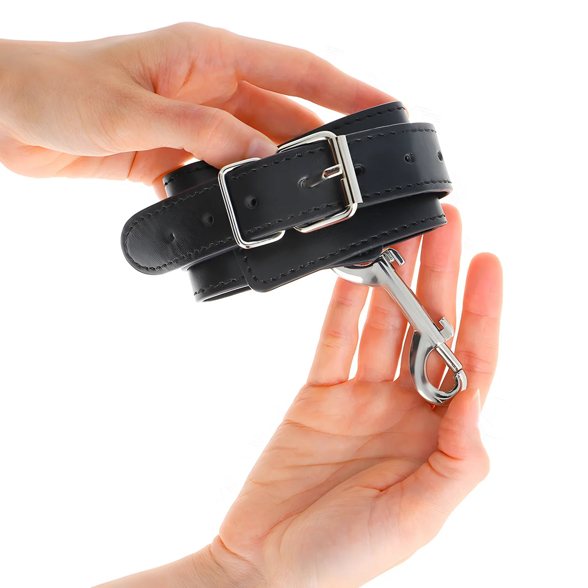 kink appareils poignets rangee de rivets simple et grande boucle noire reglable 17 28 cm x 5 cm