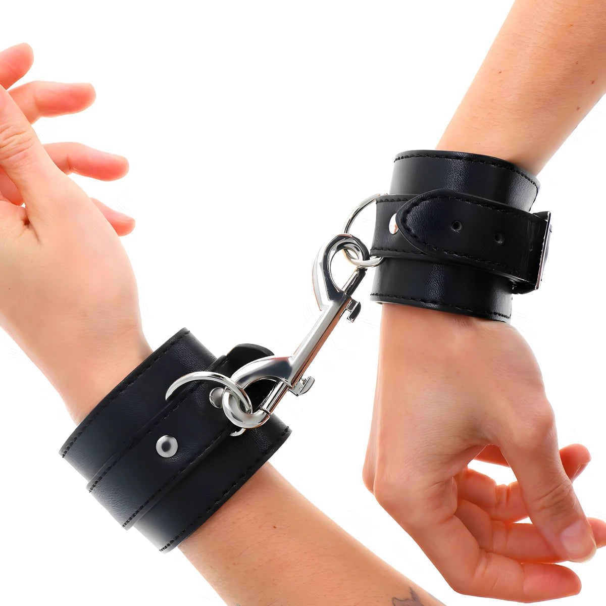 kink appareils poignets rangee de rivets simple et grande boucle noire reglable 17 28 cm x 5 cm