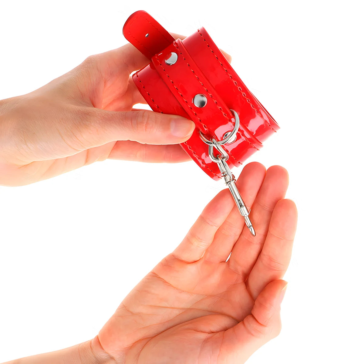 kink manchettes brillantes rouge ajustables 23 33 cm