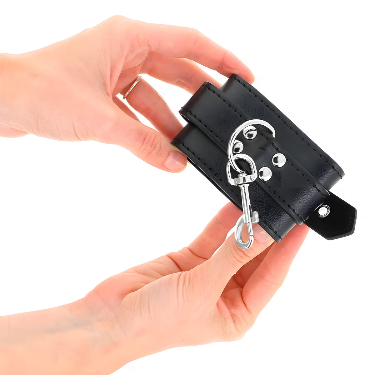 kink appui poignets avec clous 35 x 6 cm