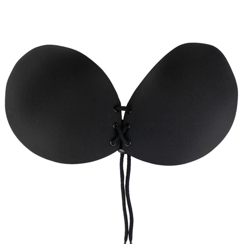 Soutien-gorge adhesif noir Bye Bra presente seul de face, coupelles bombees lisses et fermoir a lacets central reglable, accessoire lingerie invisible reutilisable sans bretelles