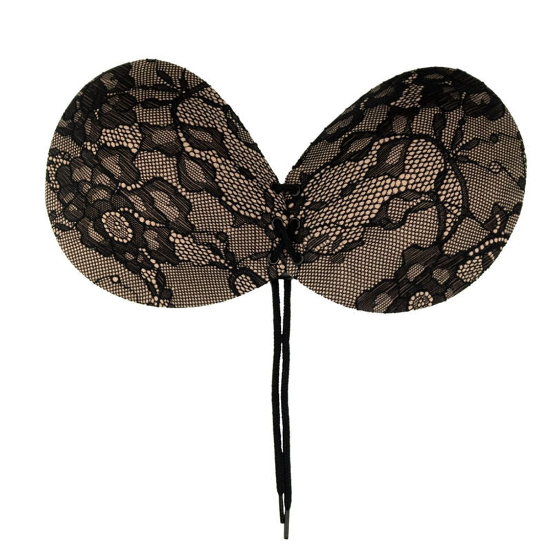 Soutien-gorge adhesif Bye Bra Lace-it beige presente a plat, coupelles a surface texturee reliees par un lacage central reglable, lingerie invisible et sans bretelles.
