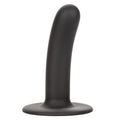Gode Boundless CalExotics noir en silicone premium lisse et sans couture, tige incurvee douce sur base ventouse, profil epure compatible harnais pour stimulation interne et point G