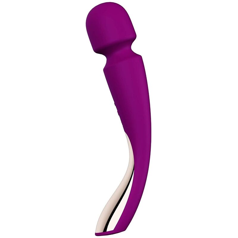 Baguette Smart Wand 2 de Lelo en silicone magenta vue de profil entière, longue tige incurvée et poignée dorée, dix modes de vibration silencieux.