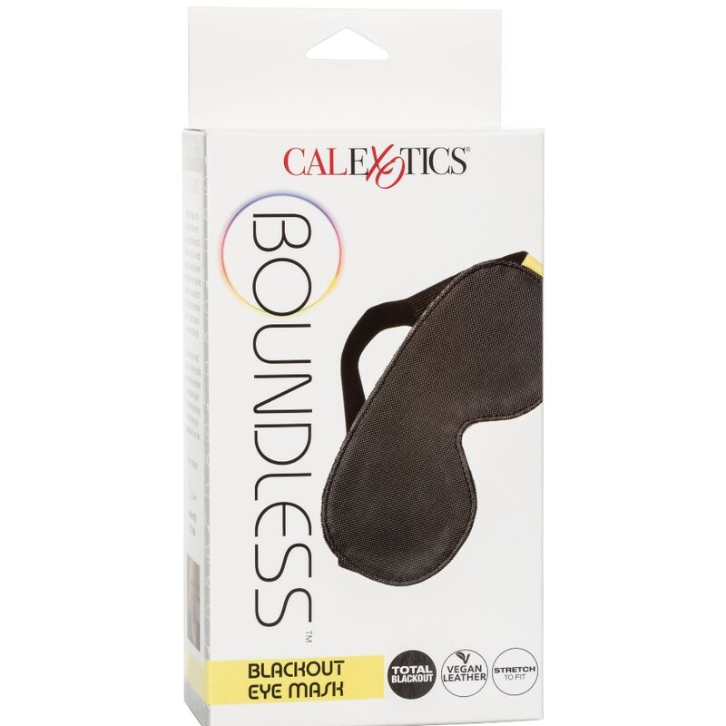 Boîte Boundless Blackout Eye Mask CalExotics, masque occultant en cuir synthétique noir présenté en vitrine, accessoire BDSM pour privation sensorielle en couple.