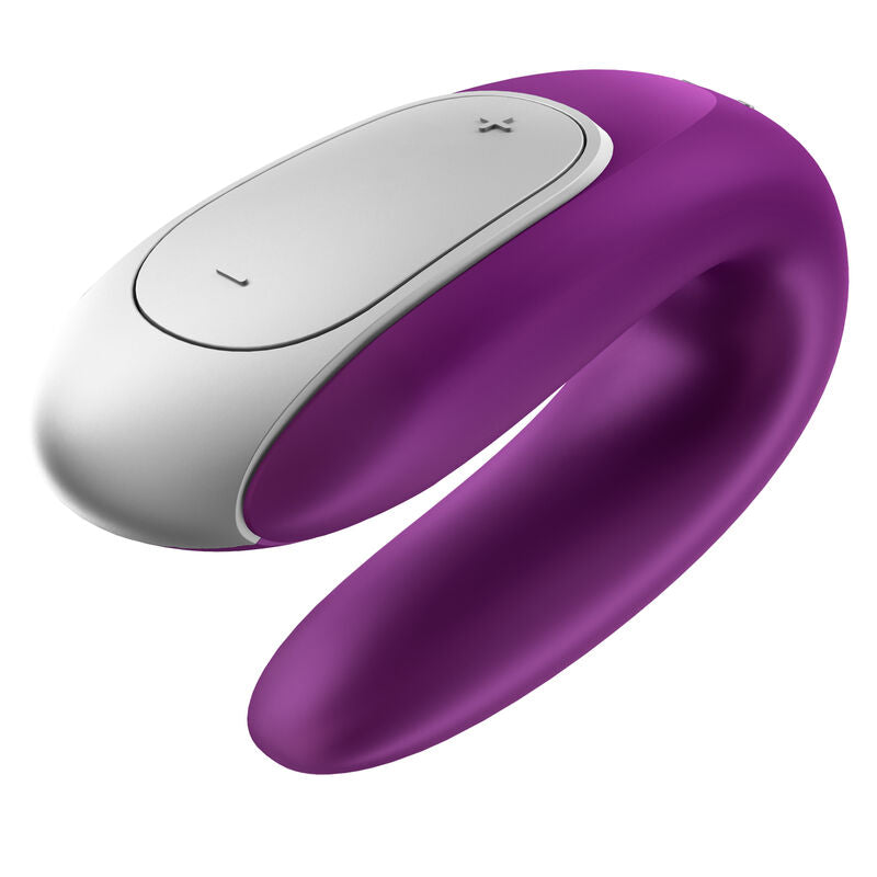Vibromasseur Double Fun violet en U avec son panneau de commande argenté, deux moteurs puissants en silicone pour le couple, étanche IPX7 et connecté.