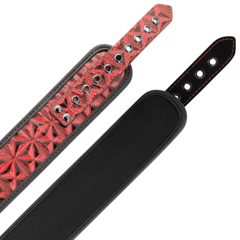 Collier BDSM avec pinces à tétons chaîne argentée — vue de profil