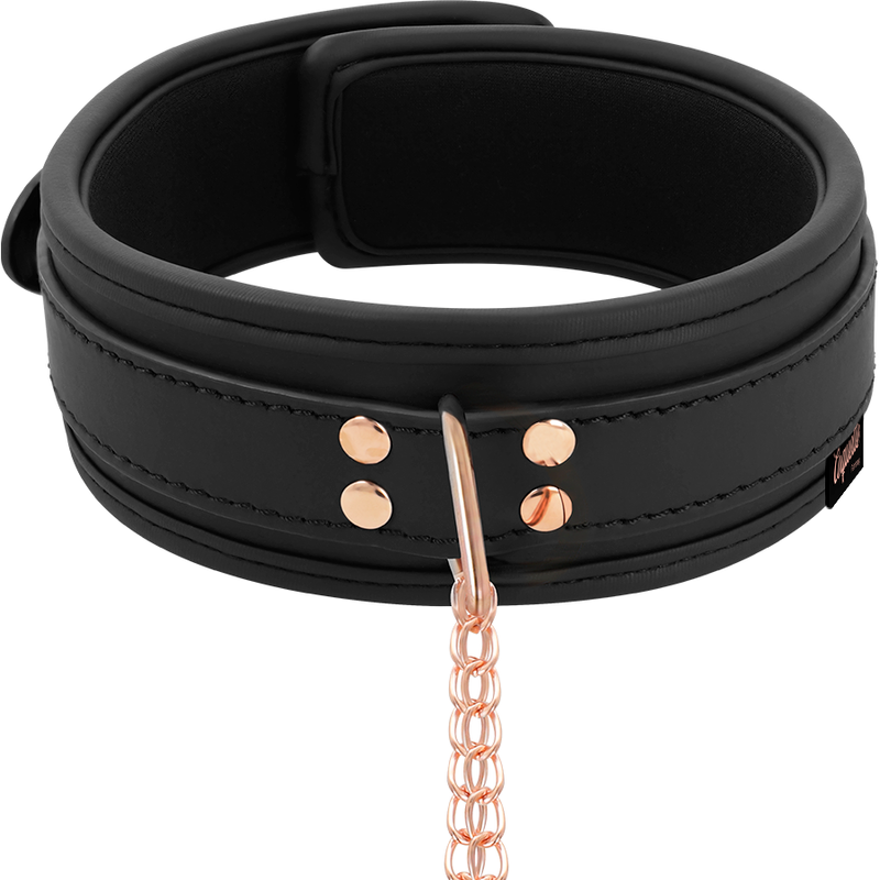 Collier pince téton cuir vegan avec chaîne métal — détail texture surface