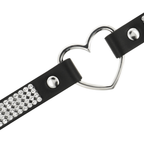 Ras de cou en cuir vegan avec pendentif coeur — vue de dos