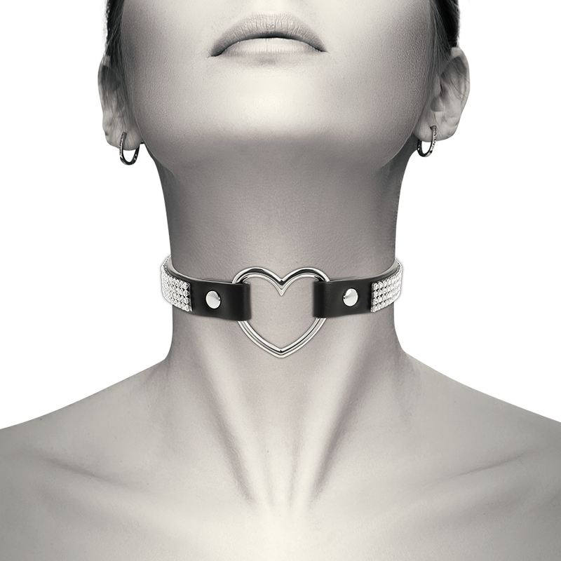 Ras de cou en cuir vegan avec pendentif coeur — détail produit