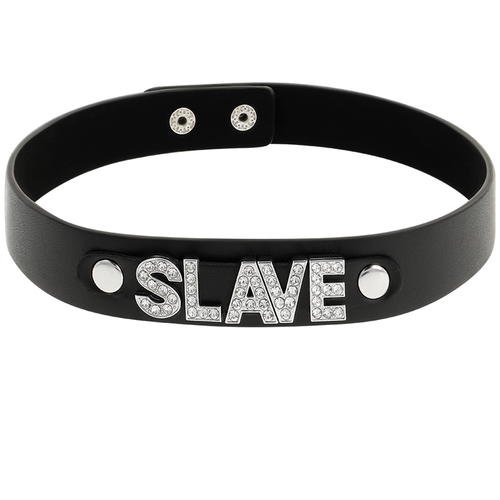 Ras de cou Coquette en cuir vegan noir orne de strass avec inscription SLAVE en lettres scintillantes, fermeture a pressions, accessoire fetiche presente a plat.