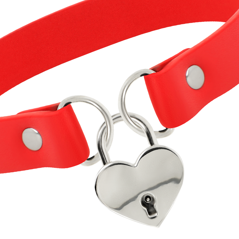 Collier en cuir vegan rouge avec pendentif cœur et clé — vue de dos