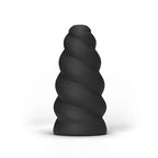 Masturbateur a cretes All Black 17 cm en TPR noir, vue de face sur son fourreau spiralé aux cretes épaisses et base évasée, texture interne changeante pour la stimulation.