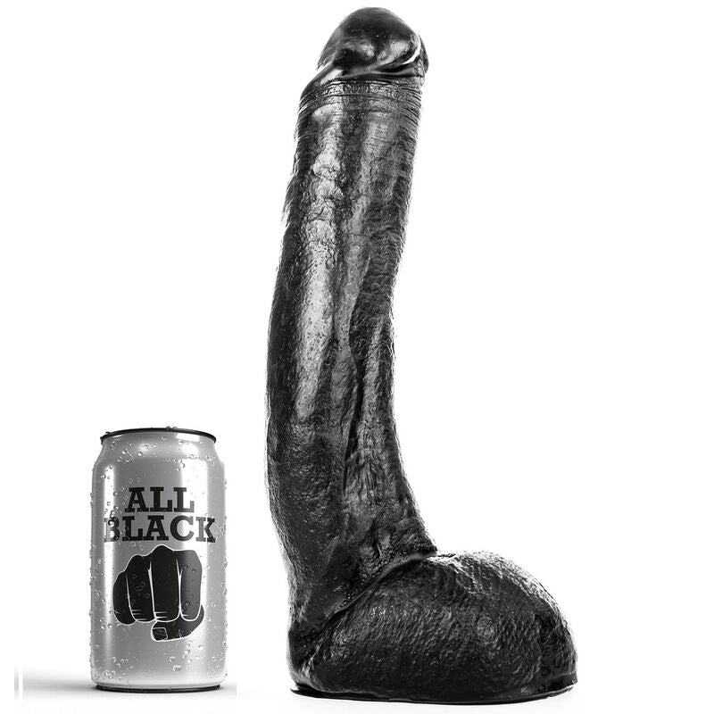 Gode XXL réaliste All Black 29 cm en PVC noir, forme pénienne courbée a gland marqué, veines et testicules sculptés, presenté pres d une canette pour son grand gabarit.