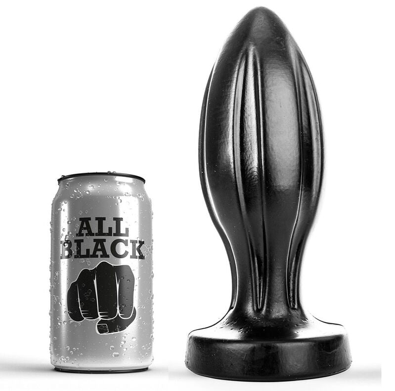 Plug anal lisse All Black en PVC pres de sa canette, corps en fuseau a rainures longitudinales et socle plat, format etanche de 21 cm avec rainures pour plus de sensation.
