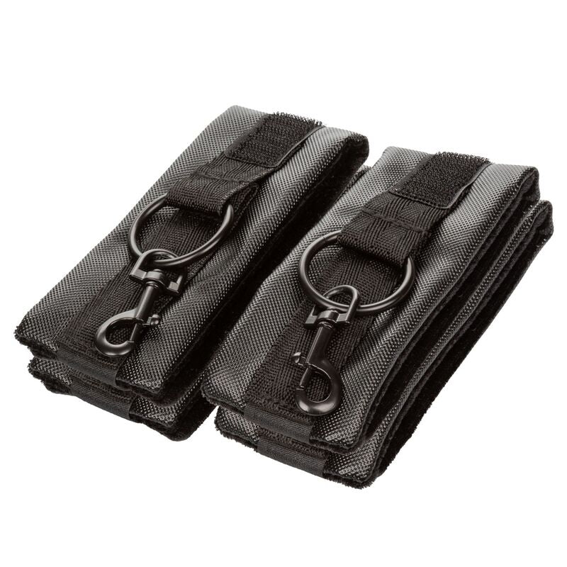 Harnais de restriction Boundless avec menottes réglables — détail texture surface