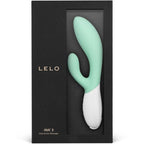 Vibromasseur rabbit double action point G et clitoris Ina — détail texture surface