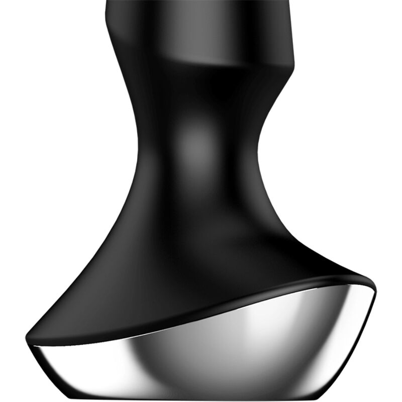Gros plan sur la base évasée métallisée du Plug-ilicious noir, embase stable en silicone et métal chromé, plug anal vibrant connecté Satisfyer rechargeable.