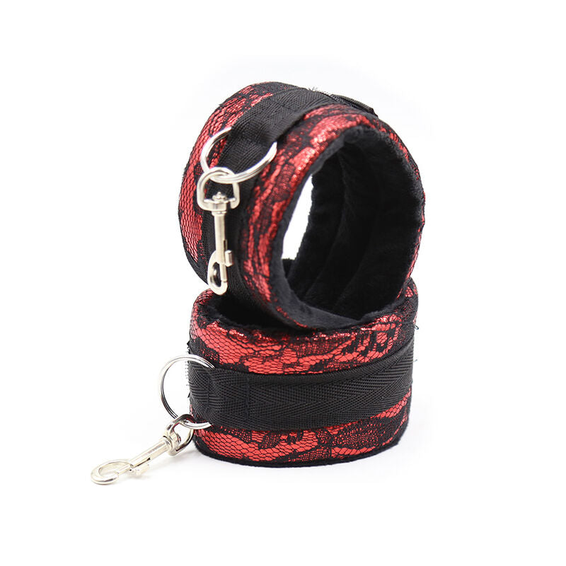 Menottes velours ajustables rouge et noir — détail texture surface