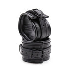 Menottes cuir ajustables restriction BDSM — détail produit