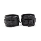 Menottes cuir ajustables restriction BDSM — vue de profil