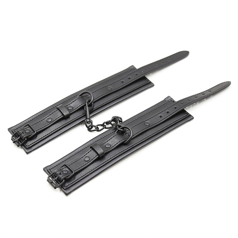 Menottes cuir ajustables restriction BDSM — vue de dos