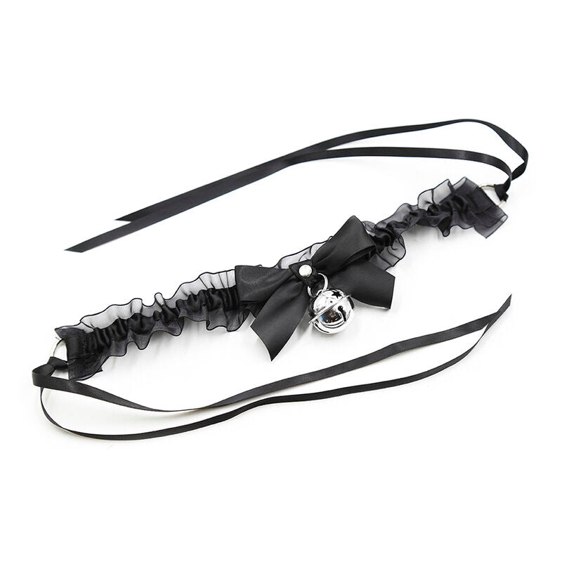 Collier fétiche dentelle avec cloche — vue rapprochée