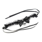 Collier fétiche dentelle avec cloche — vue rapprochée