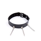 Collier fétiche en simili cuir avec anneaux — détail produit