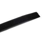 Manchettes BDSM gris néoprène et métal — détail texture surface