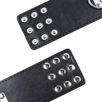 Menottes de poignet à pression et rivets métal — détail base