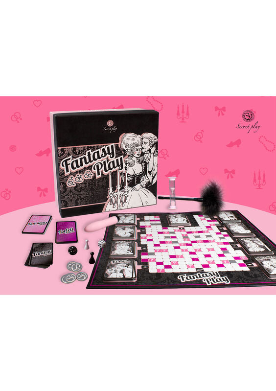 Mise en scene du jeu Fantasy Play Secretplay sur fond rose, plateau quadrille deploye avec accessoires, jeu de societe coquin pour couple a neuf salles.