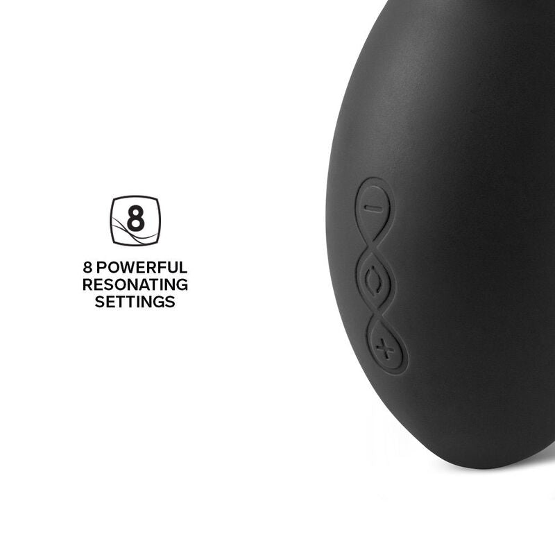 Visuel pédagogique du Sona 2 Cruise noir avec pictogramme 8 Powerful Resonating Settings, soulignant les huit niveaux d'ondes soniques de ce stimulateur Lelo.