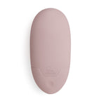 Vibromasseur clitoridien galet rose poudre en silicone vu de face avec son bouton, forme arrondie ergonomique, stimulateur compact rechargeable Bijoux Indiscrets sur fond blanc