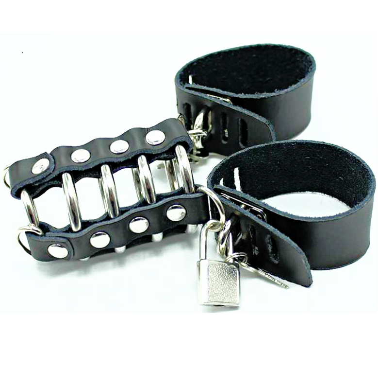 Cage de chasteté à anneaux métalliques et sangle cuir — détail produit