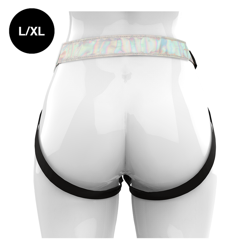 Harnais strap-on Mythology a finition irisee taille L/XL vu de dos sur mannequin neutre, sangles de jambe noires contournant les hanches pour un maintien ferme