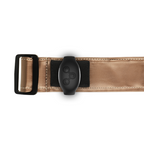 Harnais strap-on réglable ton bronze — vue rapprochée