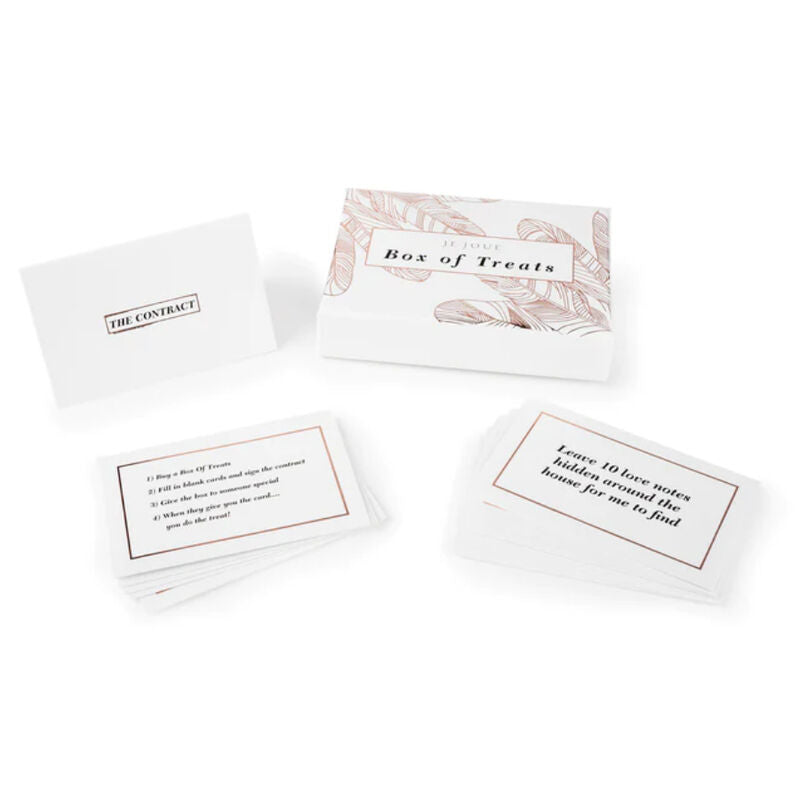 Jeu de cartes « Box of Treats » du coffret Je Joue étalé sur fond blanc, cartes imprimées de défis intimes et leur boîtier, accessoire ludique sans visuel explicite.