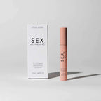 Flacon applicateur rose Clitoral Arousal Serum Sex au Naturel Bijoux Indiscrets pose devant son etui, vue trois-quarts du serum sensibilisant clitoridien sur fond clair