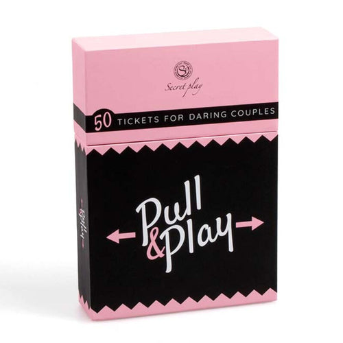 Boite noire et rose du jeu de cartes Pull & Play Secretplay, format etui, 100 defis a deux soit 50 paires de cartes pour couples audacieux.