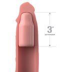 Gaine penienne realiste chair enfilee, schema indiquant un gain de 3 pouces, surface veinee imitant la peau, gros plan technique sur fond gris clair.
