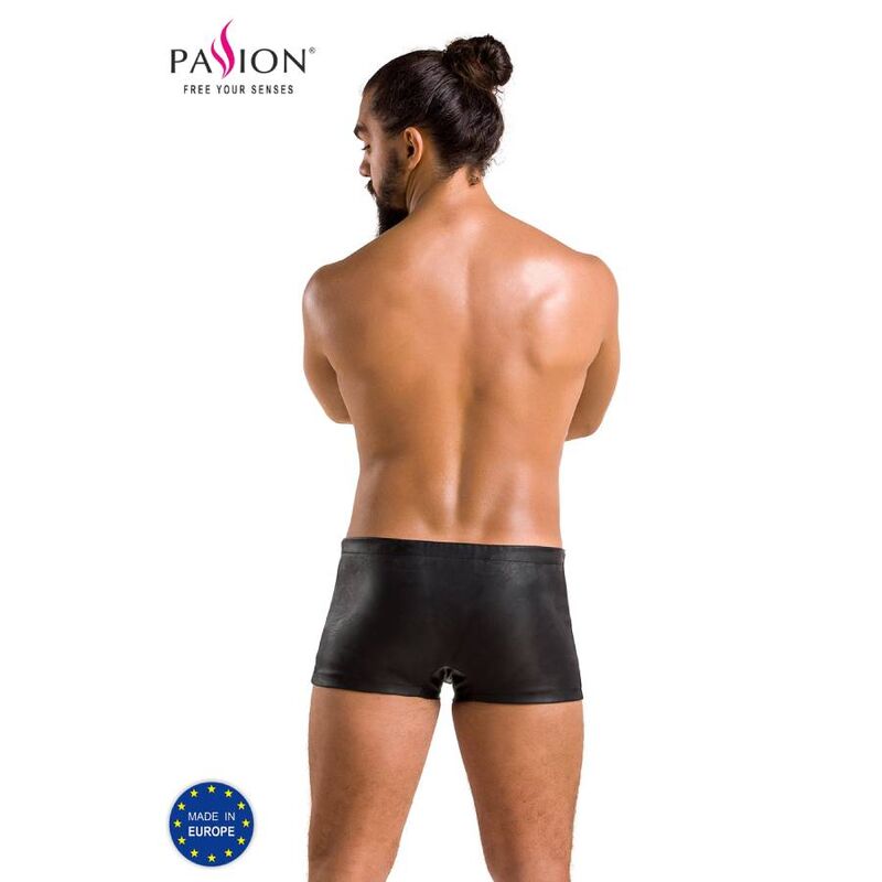 Boxer homme effet cuir noir mat vu de dos : coupe galbante et finition mate, lingerie masculine certifiee Oeko-Tex fabriquee pour Passion.
