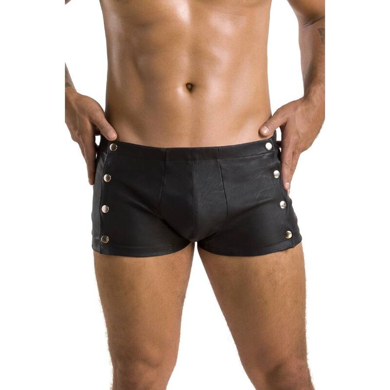 Boxer homme effet cuir noir gros plan de face : boutons-pression metalliques lateraux sur la braguette, finition mate, lingerie masculine signee Passion.