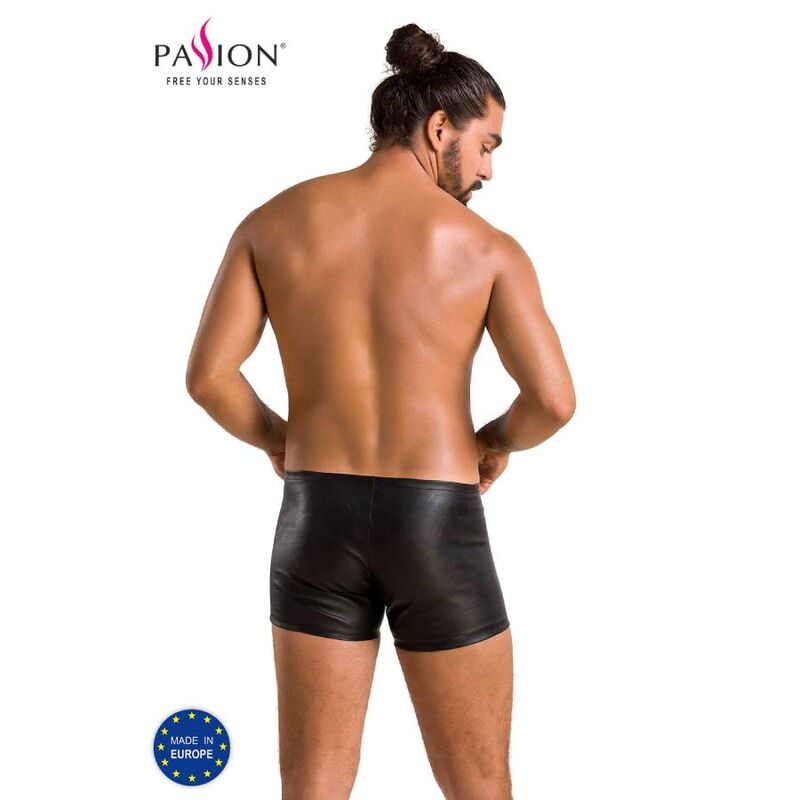 Boxer homme effet cuir noir mat vu de dos : coupe galbante pres du corps, finition mate, lingerie masculine certifiee Oeko-Tex fabriquee pour Passion.