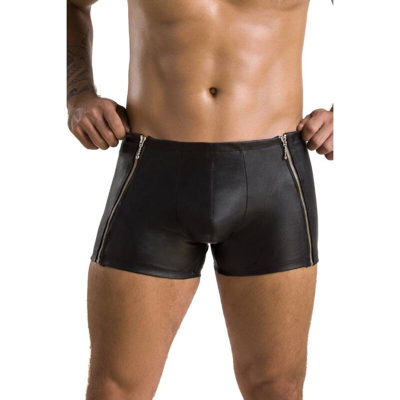 Boxer homme effet cuir noir gros plan de face : zips lateraux ouvrants sur les hanches, finition mate, lingerie masculine sensuelle signee Passion.