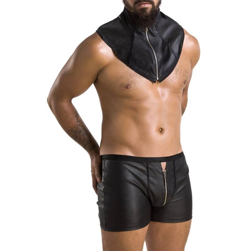 Ensemble homme effet cuir noir porte de face de profil : col cape zippe et boxer a braguette zippee, look fetichiste affirme signe Passion.